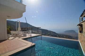 Alanya Tepe  Mahallesinde Kiralık  3+1 Villa